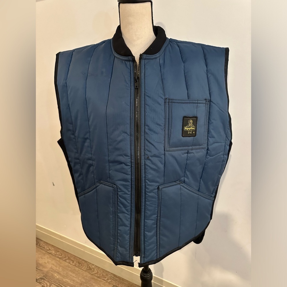 RefrigiWear Men's XL Lightweight Fiberfill Insulated Workwear Vest 0599R